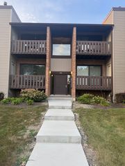 332 Sheridan Drive 1C, Willowbrook, IL 60527