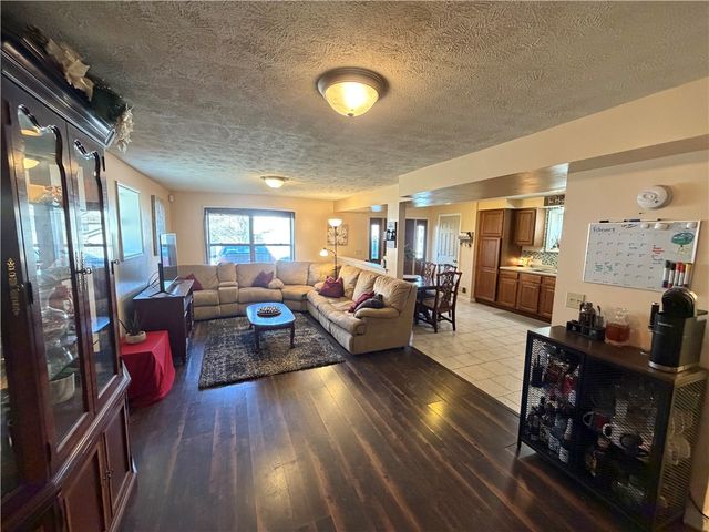 12 Regina Ave, Twp Of But Sw, PA 16045