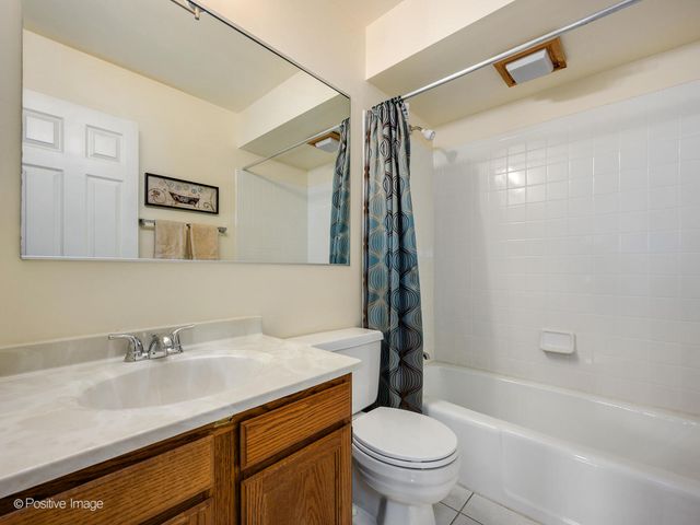 1327 Shagbark Lane, Wheaton, IL 60187