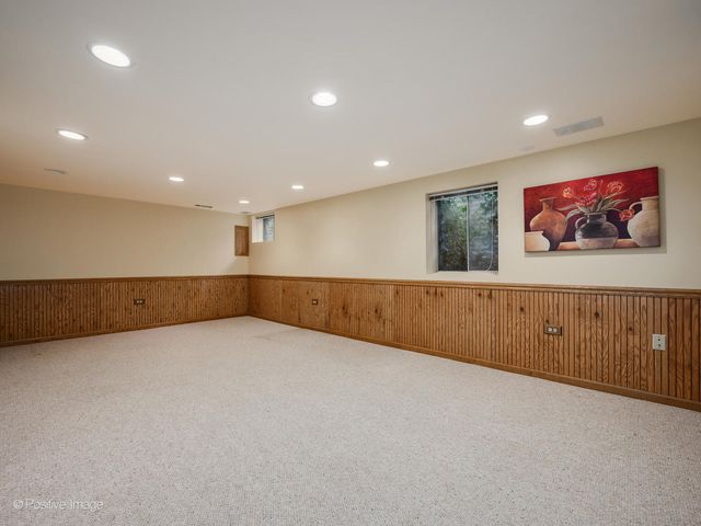 1327 Shagbark Lane, Wheaton, IL 60187