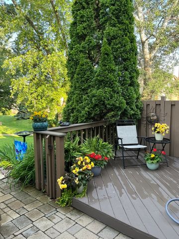 1327 Shagbark Lane, Wheaton, IL 60187