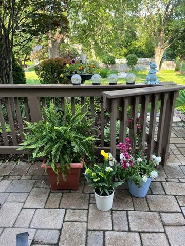 1327 Shagbark Lane, Wheaton, IL 60187