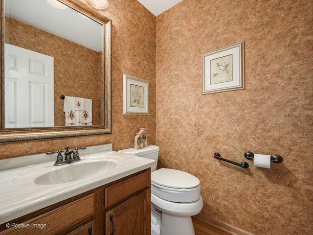 1327 Shagbark Lane, Wheaton, IL 60187