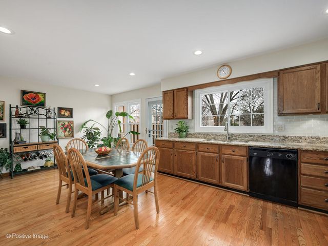 1327 Shagbark Lane, Wheaton, IL 60187