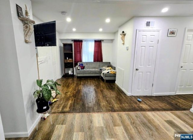 181 Hollywood Avenue, Irvington, NJ 07111