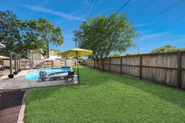 4222 W Meadows Drive, Sugar Land, TX 77479