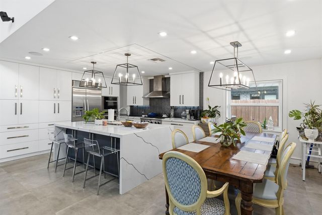 33 Oregon Lane, Boca Raton, FL 33487