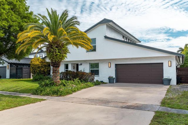 33 Oregon Lane, Boca Raton, FL 33487