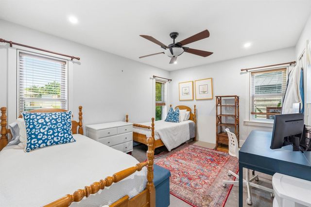 33 Oregon Lane, Boca Raton, FL 33487