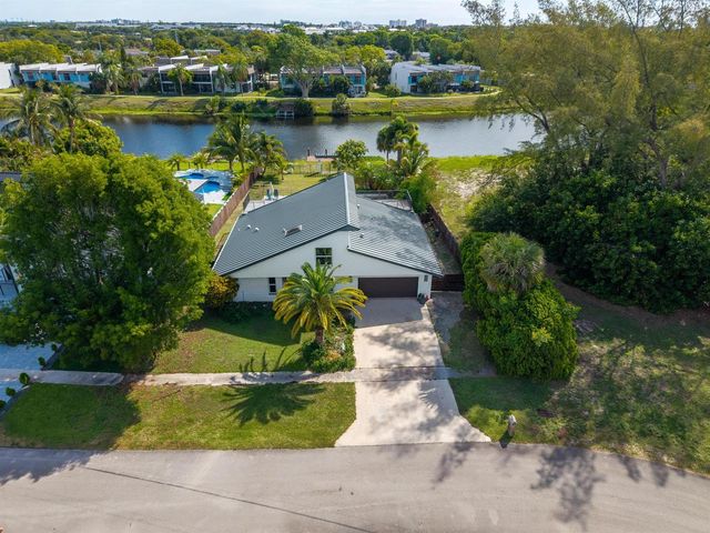 33 Oregon Lane, Boca Raton, FL 33487