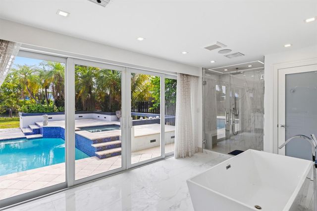 33 Oregon Lane, Boca Raton, FL 33487