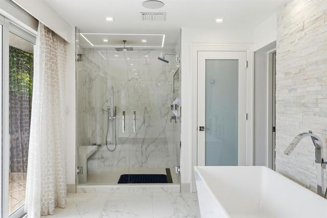 33 Oregon Lane, Boca Raton, FL 33487
