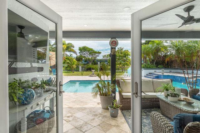 33 Oregon Lane, Boca Raton, FL 33487