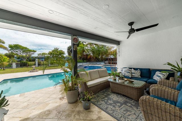 33 Oregon Lane, Boca Raton, FL 33487