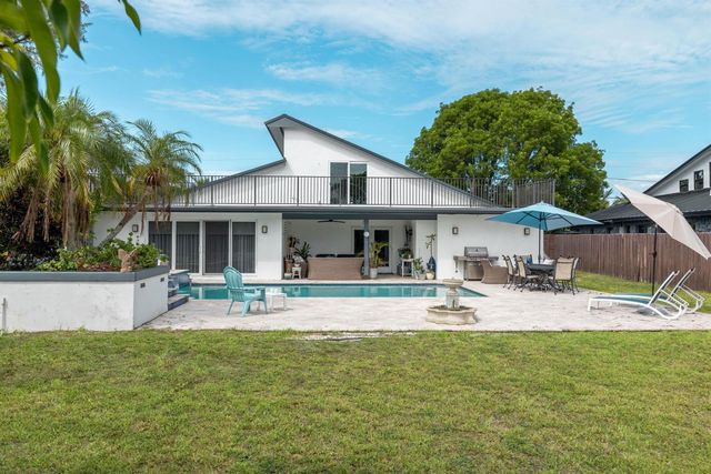33 Oregon Lane, Boca Raton, FL 33487