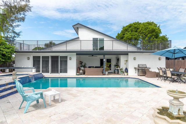 33 Oregon Lane, Boca Raton, FL 33487