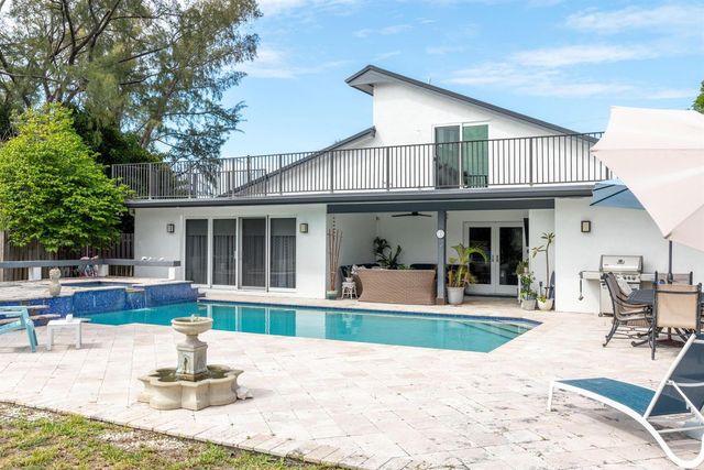33 Oregon Lane, Boca Raton, FL 33487