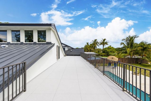 33 Oregon Lane, Boca Raton, FL 33487