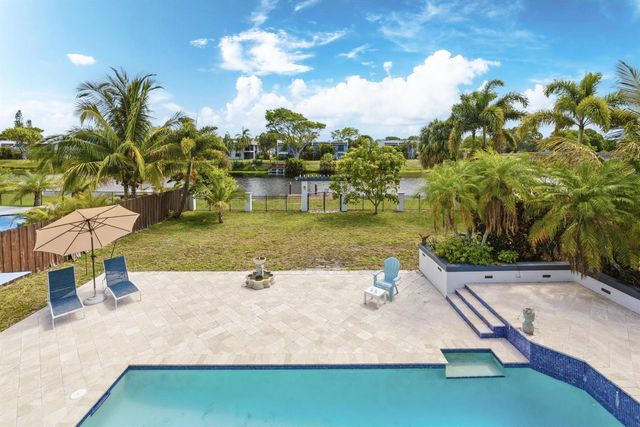33 Oregon Lane, Boca Raton, FL 33487