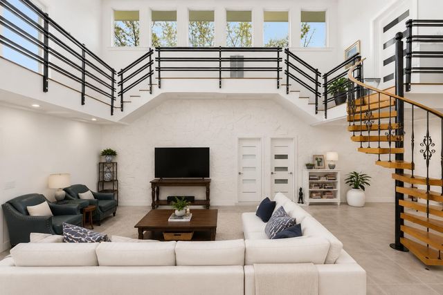 33 Oregon Lane, Boca Raton, FL 33487
