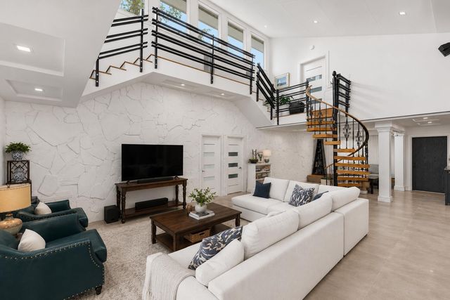 33 Oregon Lane, Boca Raton, FL 33487