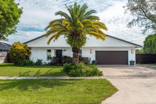 33 Oregon Lane, Boca Raton, FL 33487