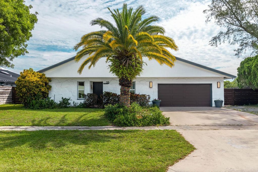 33 Oregon Lane, Boca Raton, FL 33487