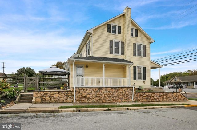 500 W PENN AVE, Robesonia, PA 19551