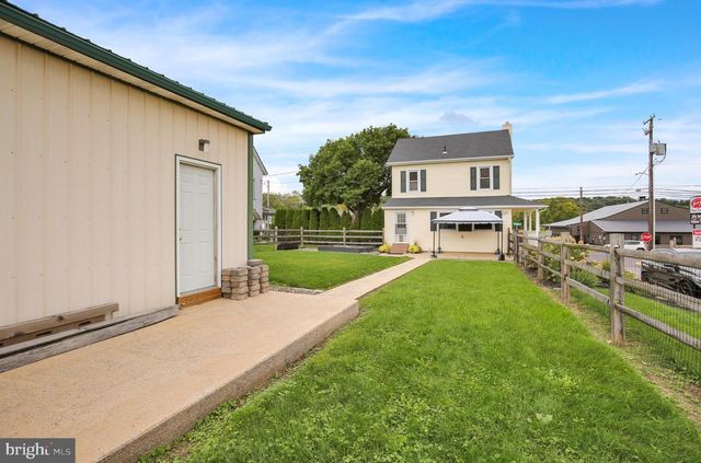500 W PENN AVE, Robesonia, PA 19551