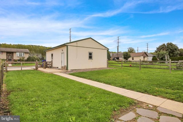 500 W PENN AVE, Robesonia, PA 19551