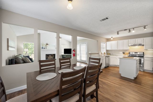 128 Browning Lane, Grand Prairie, TX 75052