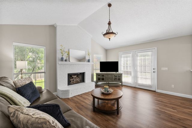 128 Browning Lane, Grand Prairie, TX 75052