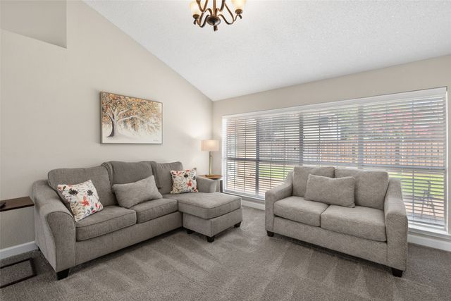 128 Browning Lane, Grand Prairie, TX 75052