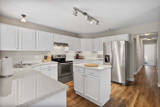 128 Browning Lane, Grand Prairie, TX 75052
