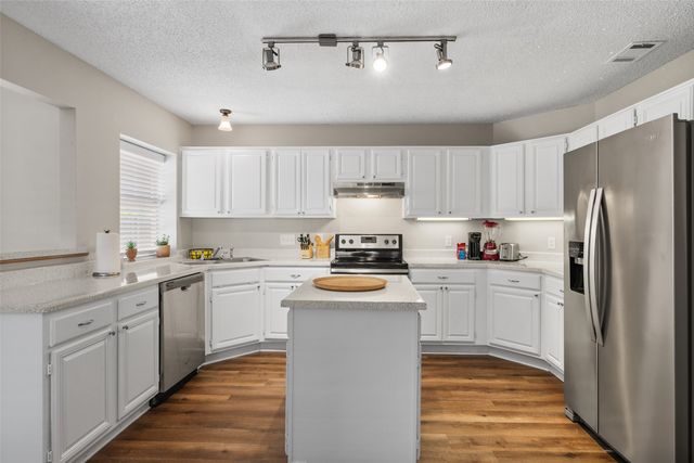 128 Browning Lane, Grand Prairie, TX 75052