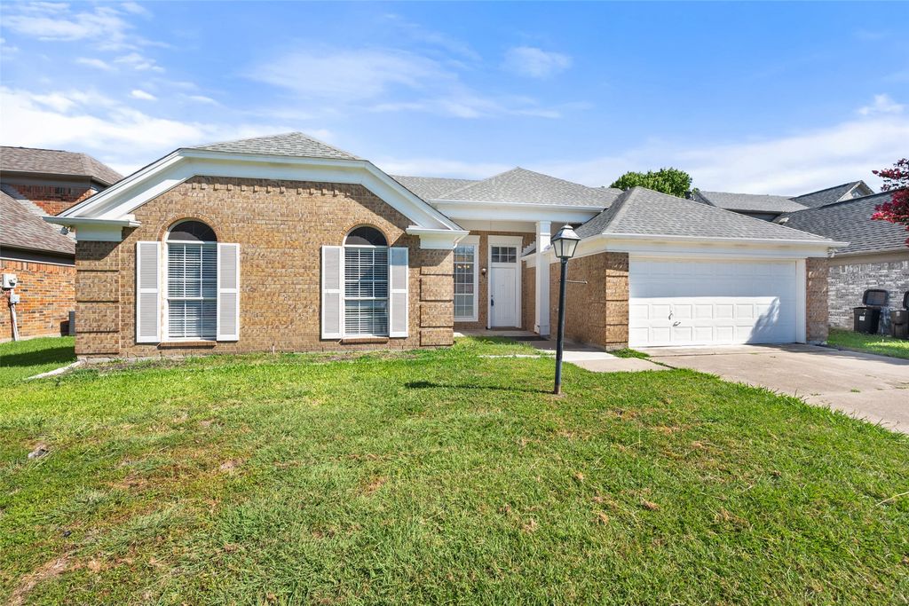 128 Browning Lane, Grand Prairie, TX 75052