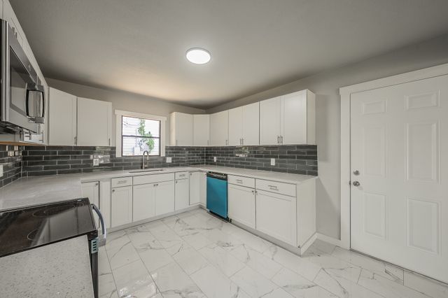 5558 Meadowbrook Drive, Fort Worth, TX 76112