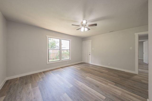 5558 Meadowbrook Drive, Fort Worth, TX 76112