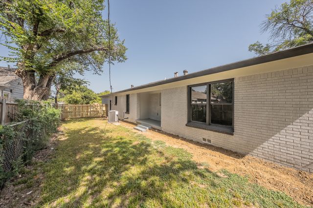 5558 Meadowbrook Drive, Fort Worth, TX 76112