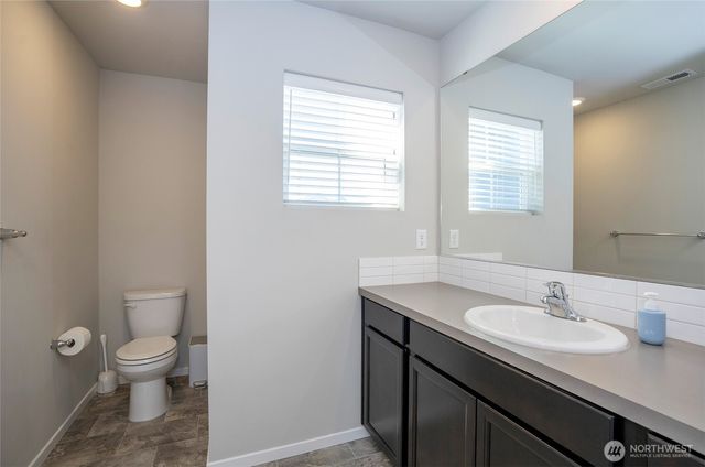 18703 108th Avenue E, Puyallup, WA 98374