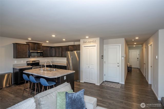 18703 108th Avenue E, Puyallup, WA 98374