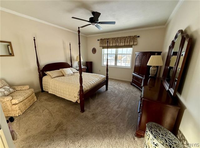 4334 Chilmark St, Marcellus, NY 13108