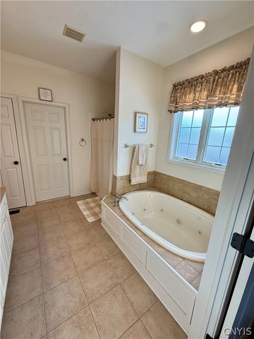 4334 Chilmark St, Marcellus, NY 13108