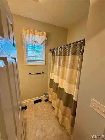 4334 Chilmark St, Marcellus, NY 13108