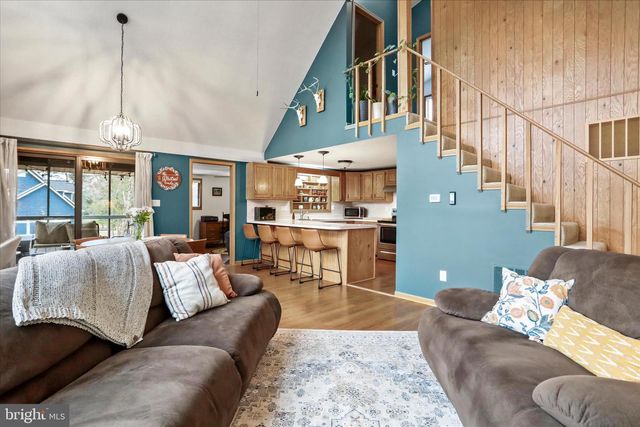 1208 WINTERCAMP TRL, Hedgesville, WV 25427