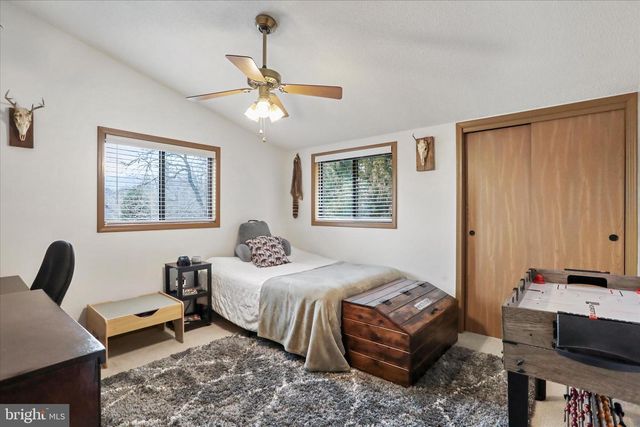 1208 WINTERCAMP TRL, Hedgesville, WV 25427