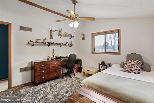 1208 WINTERCAMP TRL, Hedgesville, WV 25427