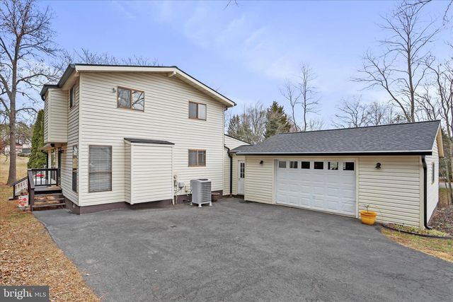 1208 WINTERCAMP TRL, Hedgesville, WV 25427