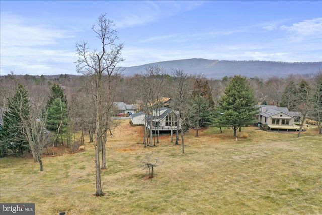 1208 WINTERCAMP TRL, Hedgesville, WV 25427