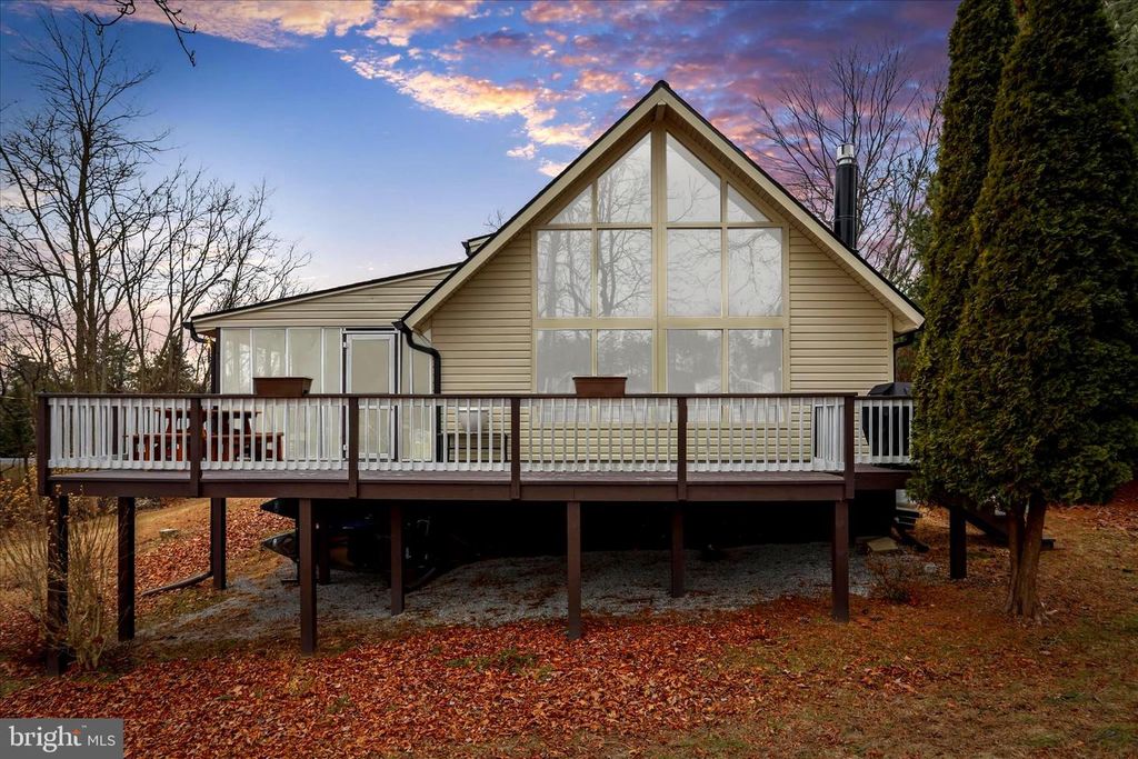 1208 WINTERCAMP TRL, Hedgesville, WV 25427